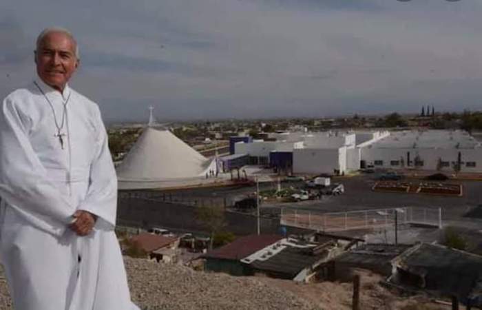 El sacerdote Aristeo Trinidad Baca en Chihuahua. 