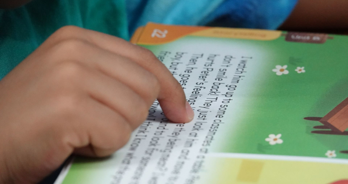 Un Niño Toma Clases a Distancia Ante El Confinamiento Que Se Vive Por La Pandemia De Covid