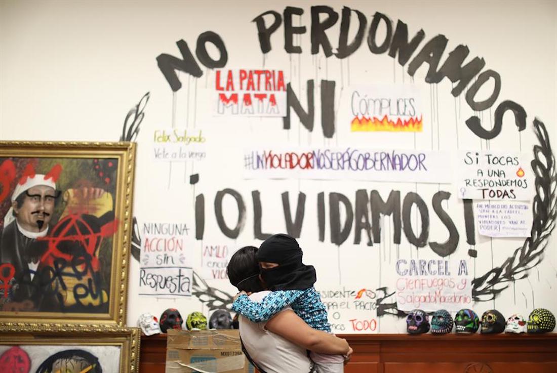 foto feministas en la CNDH