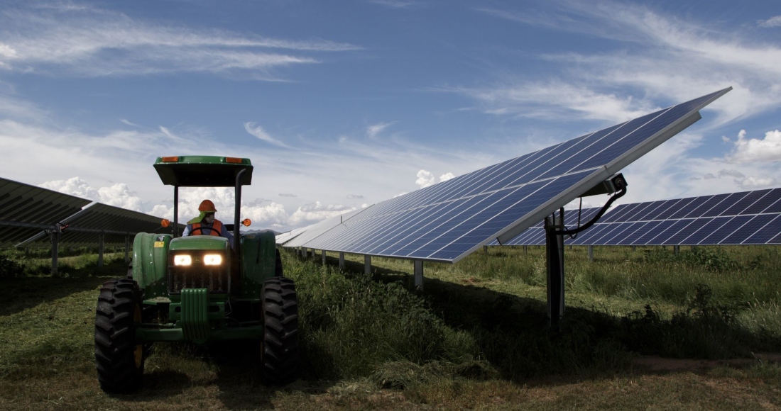 tractor-panel-energia-solar