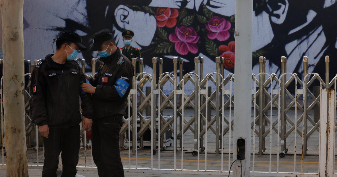 Agentes de seguridad chinos en Beijing, el 6 de abril de 2021. Imagen ilustrativa.