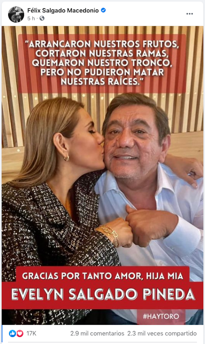 Publicación de la foto de Félix Salgado con su hija mayor, Evelyn Salgado Pineda. 