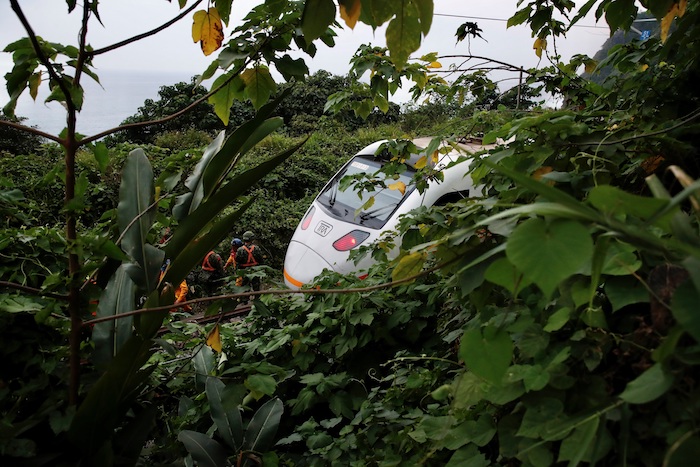 El accidente se produce en el primer día de un periodo festivo de tres días para celebrar el conocido como Día de Barrer las Tumbas, en el que se honra a los seres queridos, pero durante el cual es habitual realizar escapadas turísticas. 