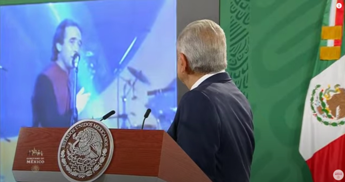 Esta no es la primera ocasión que López Obrador reproduce una canción durante su conferencia matutina, pues es asiduo a reproducir sus melodías favoritas en este espacio.