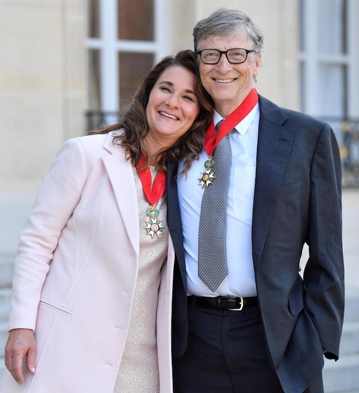 Foto de Bill Gates y Melinda Gates abrazados