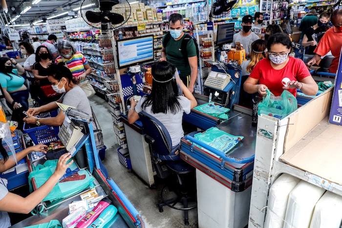 Clientes Hacen Compras En Una Tienda De La Calle De Marzo Una De Las Regiones De Comercio Popular Más Importantes De Sao Paulo brasil