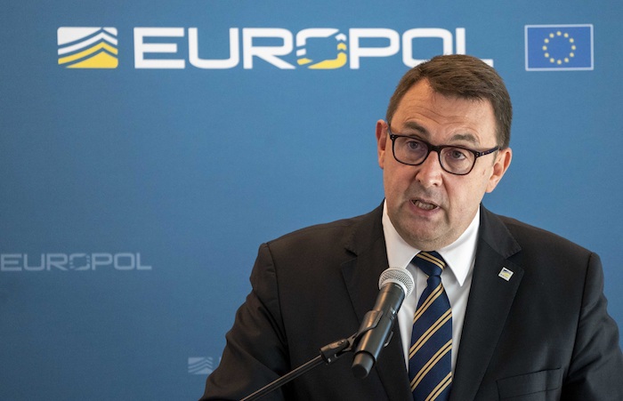 El director adjunto de Europol, Jean-Philipe Lecouffe, ha ofrecido los detalles de la operaciÛn este martes en La Haya. 