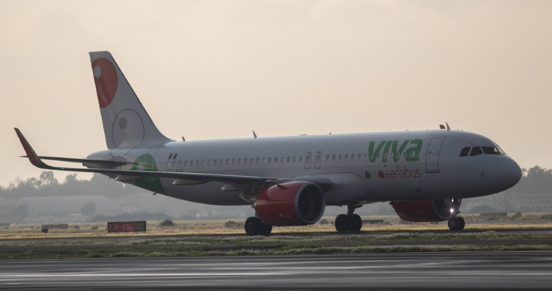 Aviones en pista en el AICM