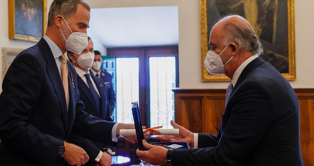 Enrique Kauze recibió el III Premio de Historia Órdenes Españolas.