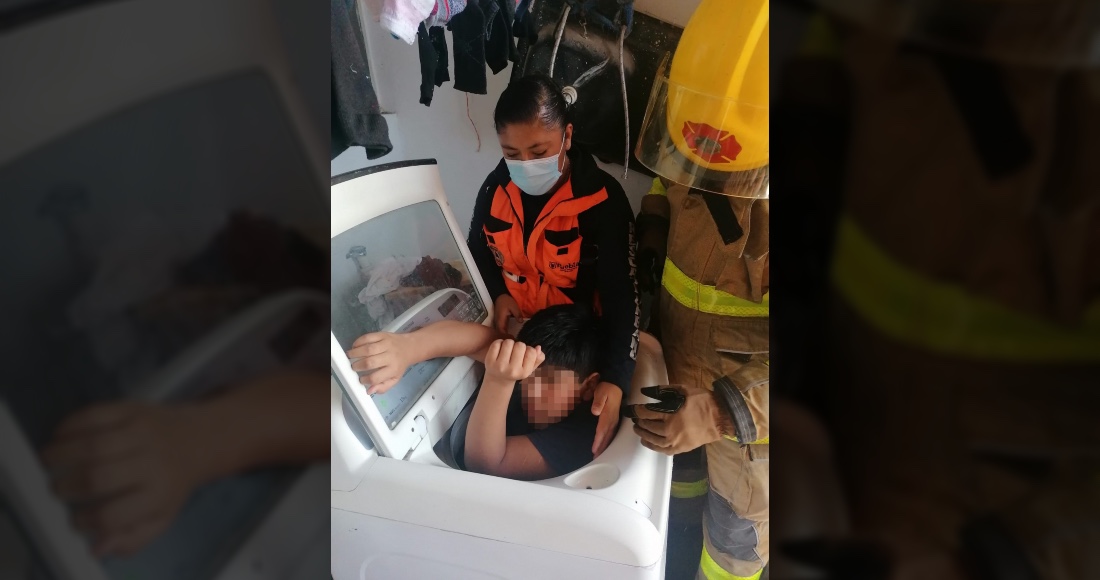 Un niño se quedó atorado en una lavadora