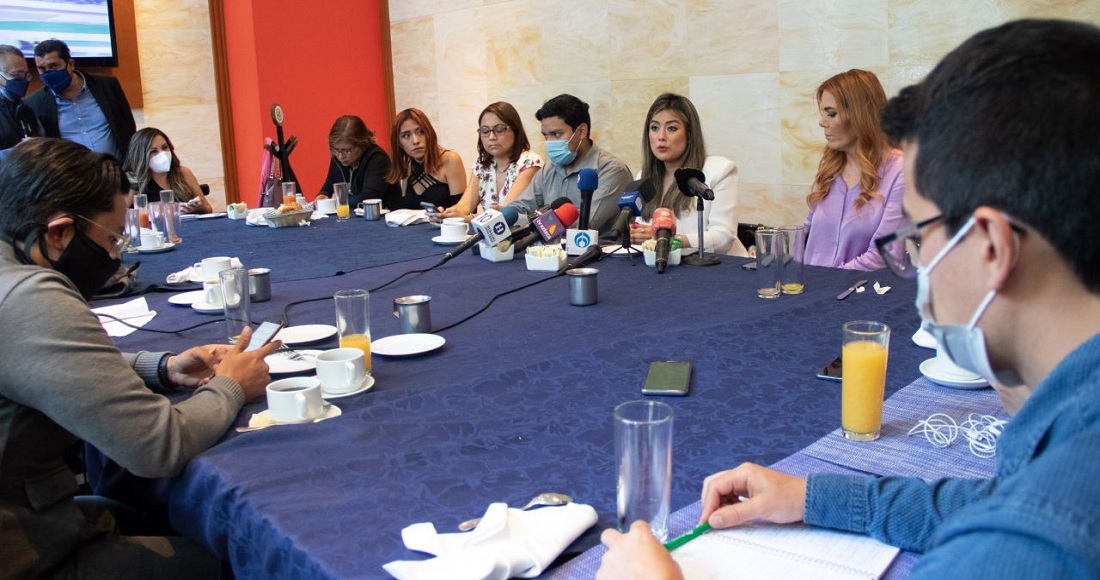 Padres de niños con cáncer en conferencia de prensa