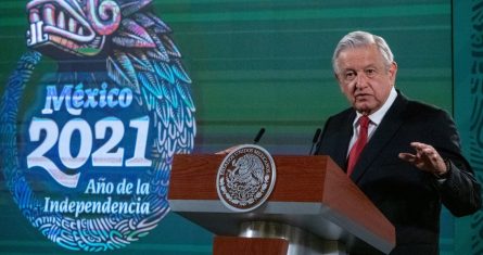 El Presidente Andrés Manuel López Obrador en su conferencia de prensa matutina de este martes.