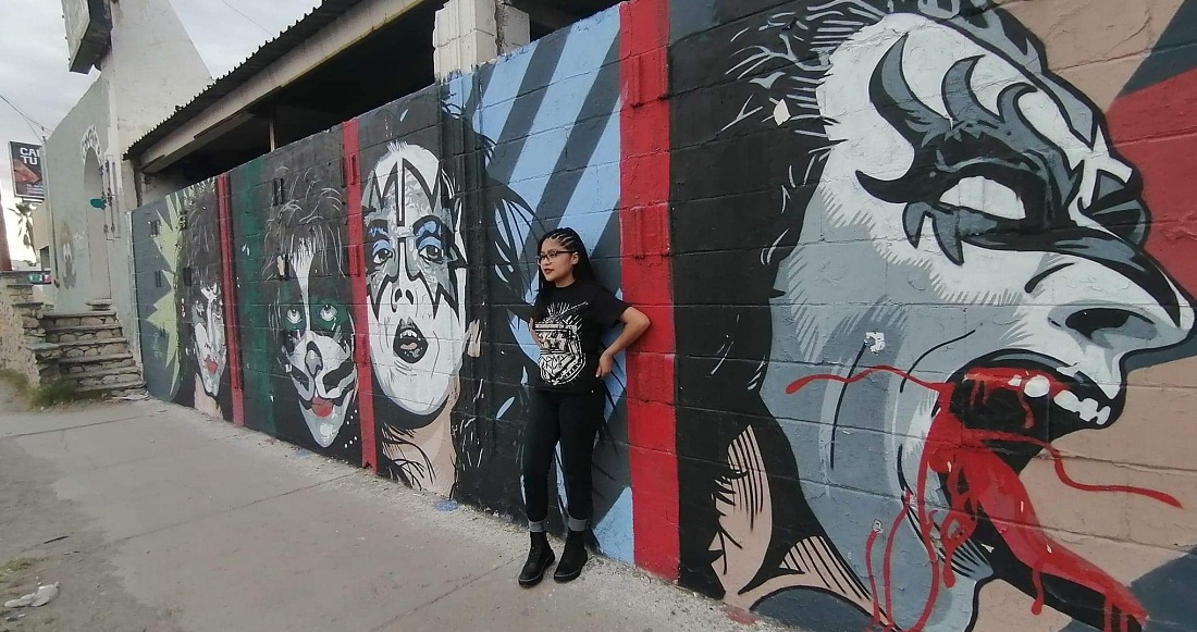 Borran mural de Kiss