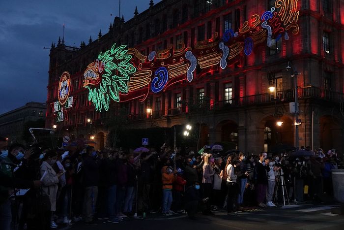 Inauguración de alumbrado en el Zócalo por los 500 años de la Resistencia Indígena.