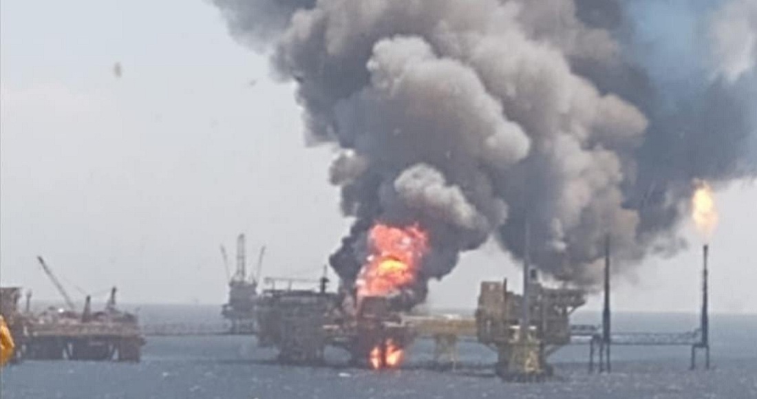 Incendio en plataforma de Pemex