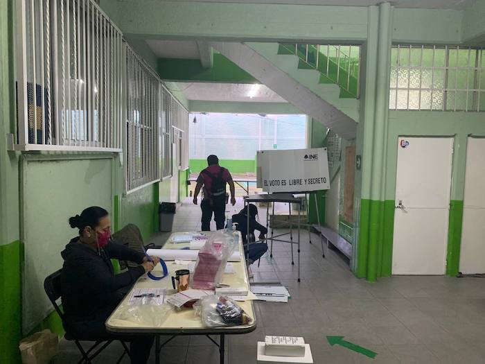 Interior De Una Casilla Para Votar En La Consulta Popular Instalada En La Alcaldía Benito Juárez De La Ciudad De México