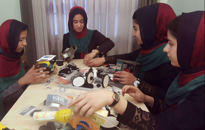 Las niñas afganas querían participar en el concurso de robótica. 