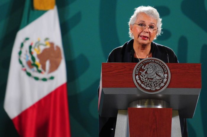 Olga Sánchez Cordero, entonces Secretaria de Gobernación, durante su participación en una conferencia del Presidente de México.