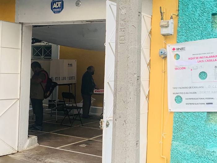 Preparativos Para El Arranque De La Consulta Popular En Una Casilla De La Alcaldía Benito Juárez De La Ciudad De México