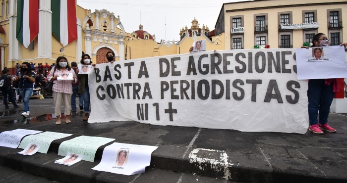 Periodistas de la ciudad de Xalapa se manifestaron para exigir justicia por el asesinato del comunicador Julio Valdivia.