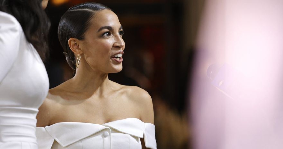 La congresista Alexandria Ocasio-Cortez en la Met Gala 2021.