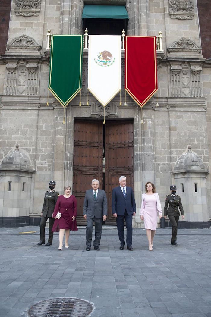 Andrés Manuel López Obrador, Presidente de México, encabezó la parada militar por la conmemoración de los 211 años del Grito de la Independencia, en el Zócalo.