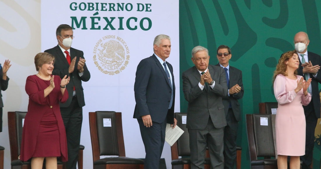 El Presidente de México, Andrés Manuel López Obrador, y su homólogo cubano Miguel Díaz-Canel en el Desfile Militar 2021.