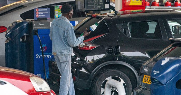 Automovilistas en una gasolinera en el sureste de Londres el 25 de septiembre del 2021.