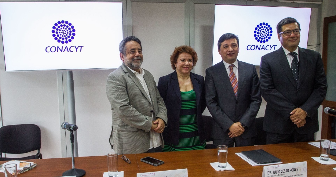 Parte de los integrantes del Foro Consultivo Científico y Tecnológico (FCCyT) en un evento de julio de 2018.