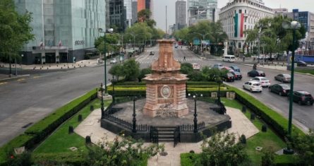 Claudia Sheinbaum Pardo, Jefa de Gobierno de la Ciudad de México, anunció en el marco del Día de la Mujer Indígena que la estatua de Cristóbal Colón que se encontraba ubicada en paseo de la Reforma será sustituida por la de una mujer olmeca.