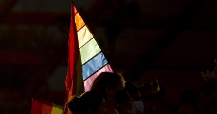 Una bandera de la comunidad LGBT.