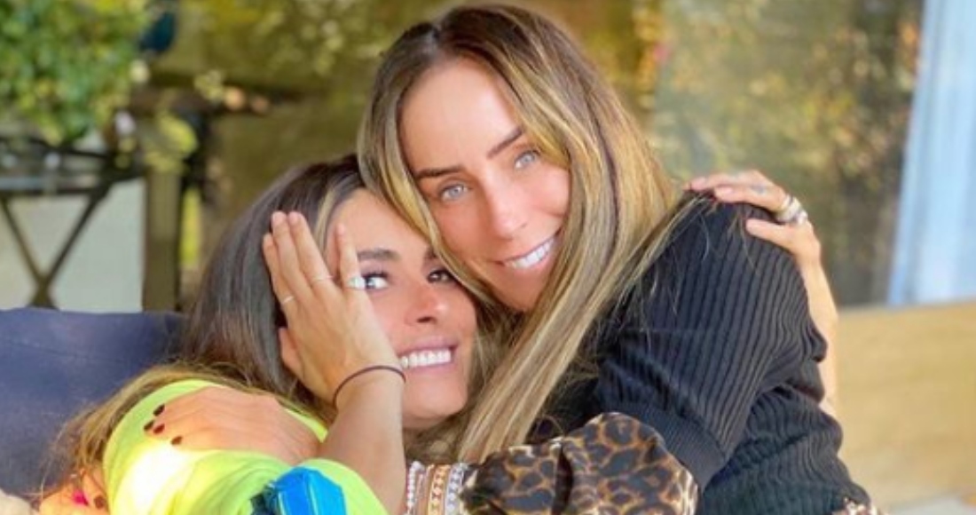 Las presentadoras de televisión Galilea Montijo e Inés Gómez Mont, quien actualmente se encuentra prófuga de la justicia mexicana.