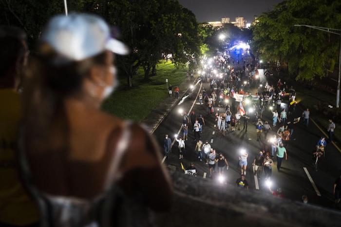 La marcha se produce el mismo día en que Luma anunció que suministró electricidad por primera vez a una comunidad de la vecina isla de Culebra que había dependido exclusivamente de generadores o paneles solares.