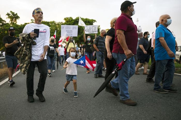 Desde que Luma comenzó a brindar servicio durante el verano, cientos de miles de puertorriqueños han tenido que lidiar con apagones generalizados. durante períodos prolongados, fluctuaciones de voltaje y mal servicio al cliente junto con un aumento en los precios.