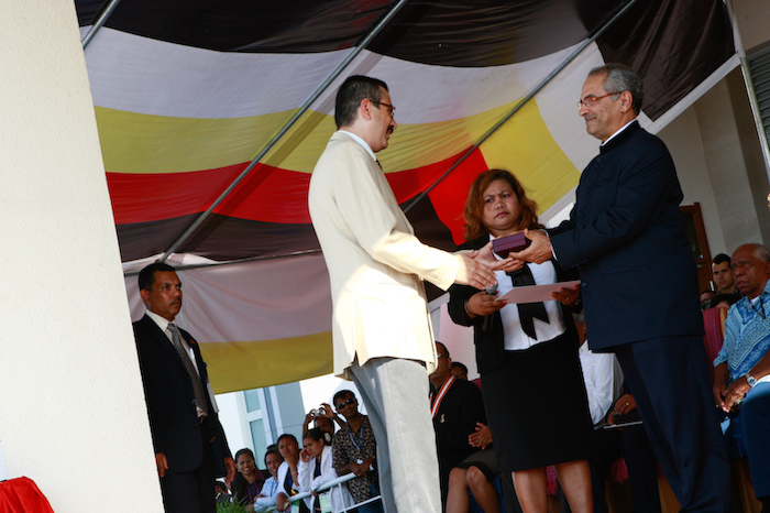 El Mexicano Recibiendo En La Medalla Al Mérito De Manos Del Presidente De Timor Oriental Y Premio Nobel De La Paz José Ramos Horta