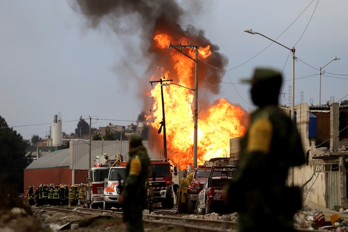 Fotografía del área donde se registró una explosión e incendio el sábado 30 de octubre en San Pablo Xochimehuacán, en el estado de Puebla (México).