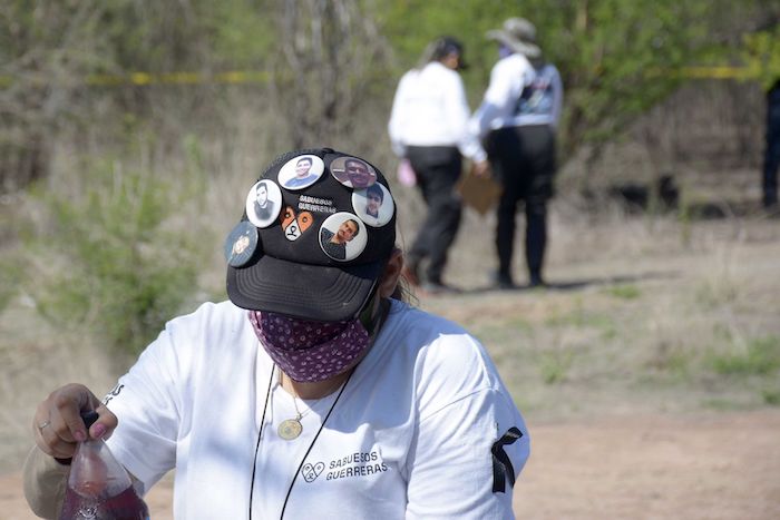 El pasado 29 de julio, el grupo de búsqueda de personas desaparecidas, Sabuesos Guerreras, localizó los cuerpos de dos personas que fueron ejecutadas a balazos en un paraje cercano a la barda del complejo La Primavera, al sur de la ciudad en Culiacán, Sinaloa.