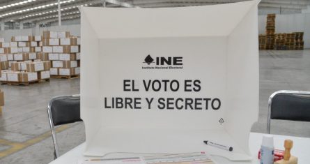 La distribución de las 102 millones de boletas electorales y material de casillas para los comicios del 6 de junio pasado.