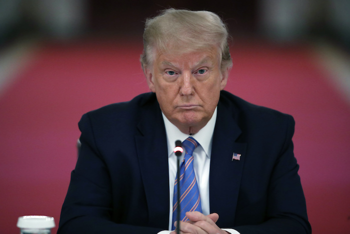 El entonces Presidente Donald Trump cuando participó en el evento "Diálogo Nacional sobre la Reapertura Segura de las Escuelas de Estados Unidos", en la Casa Blanca, el martes 7 de julio de 2020, en Washington.