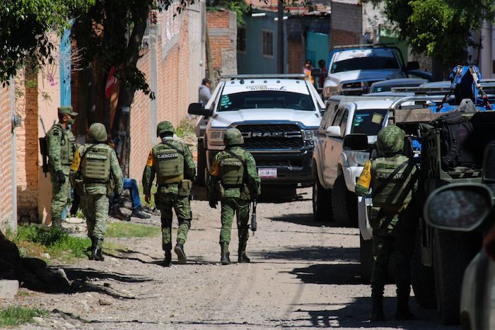 El 8 de octubre, hombres armados y personal del Ejército se enfrentaron durante las primeras horas del día en la comunidad de Caleras de Ameche.