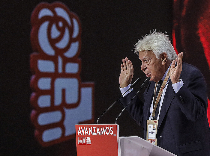 El expresidente del Gobierno, Felipe González, interviene en el acto de apertura oficial, en la segunda jornada del 40 Congreso Federal del PSOE, en la Feria de Valencia, a 16 de octubre de 2021, en Valencia, Comunidad Valenciana (España).