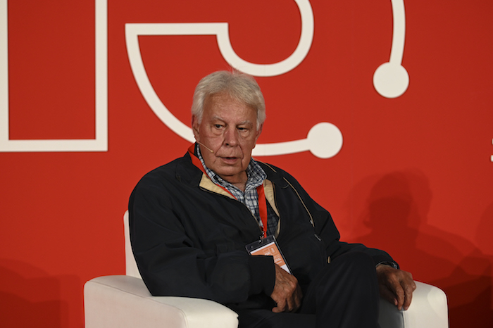 El expresidente del Gobierno, Felipe González, interviene en el coloquio: "Es el momento de Extremadura, España y Europa: respuestas desde la socialdemocracia", en el 13 Congreso Regional del PSOE, a 22 de octubre de 2021, en Mérida, Badajoz, Extremadura, (España).