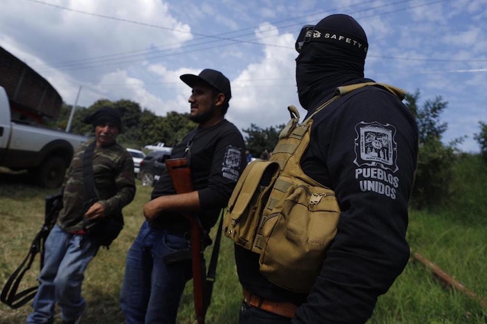 Algunos de los miembros de "Pueblos Unidos" en Michoacán.