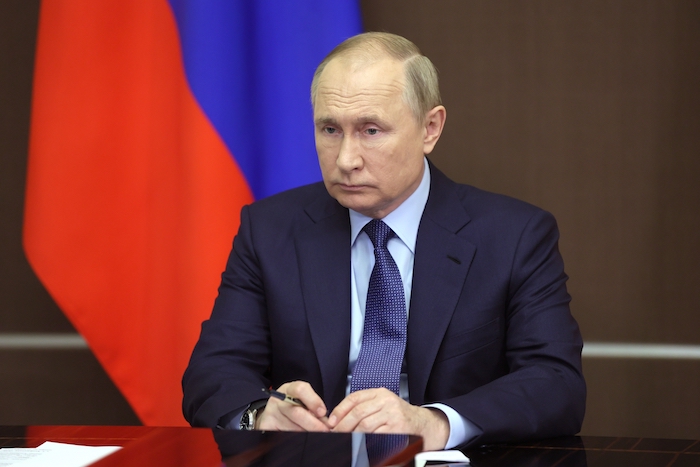 El Presidente ruso Vladímir Putin asiste a una reunión del Gabinete por video, en la residencia Bocharov Ruchei, en Sochi, Rusia, el miércoles 24 de noviembre de 2021.