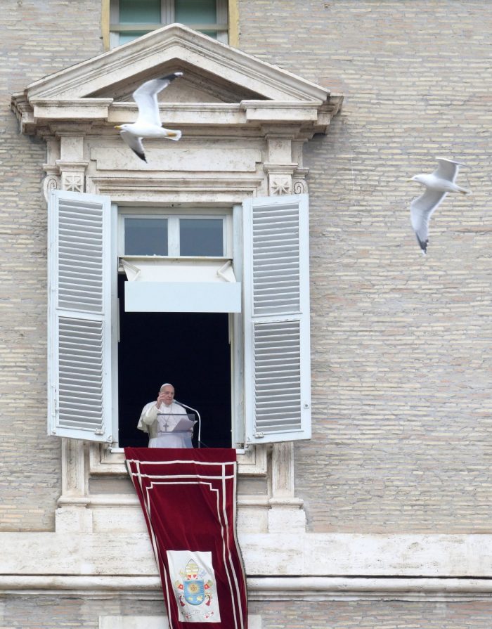 El Papa Francisco En La Plaza De San Pedro