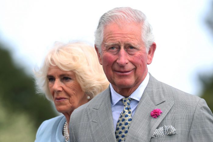 El Príncipe Carlos De Inglaterra d Y Su Esposa Camila i Duquesa De Cornualles En Una Fotografía De Archivo