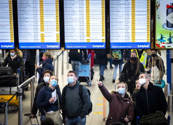 Viajeros Fueron Registrados El Jueves En El Aeropuerto Internacional De Schiphol En Amsterdam países Bajos