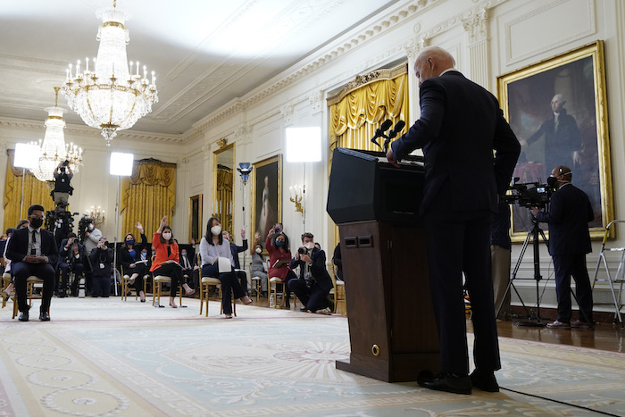 El Presidente estadounidense Joe Biden habla en conferencia de prensa en la Sala Este de la Casa Blanca, el 25 de marzo de 2021, en Washington.