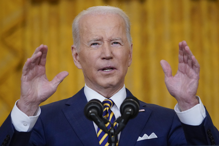 El Presidente Joe Biden habla en una conferencia de prensa en la Casa Blanca, el miércoles 19 de enero de 2022, en Washington.