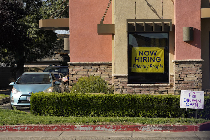 Esta Fotografía Muestra Un Letrero De Contratación En Una Sucursal De Taco Bell En Sacramento California El De Julio De